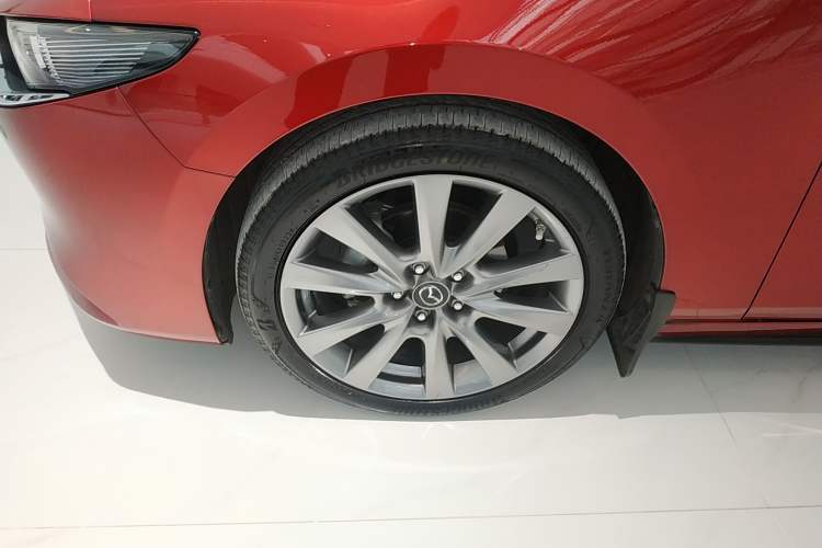 Used Mazda 3 Axela 2021 2.0L Automatic ZhiZun Edition Left Front Wheel Hub