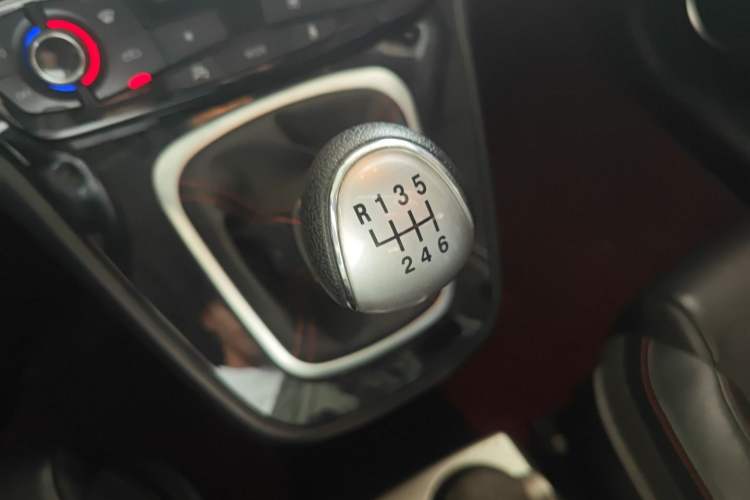 Used Haval H6 2014 Sport Version 1.5T Manual Two-Wheel Drive Elite Edition Gear Lever