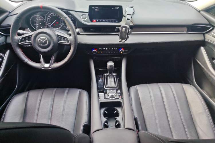 Used Mazda Atenza 2021 2.0L Blue Sky Luxury Edition Center Console