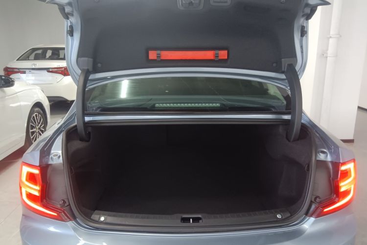 Used Volvo S90 2018 T4 Zhiyuan Edition
