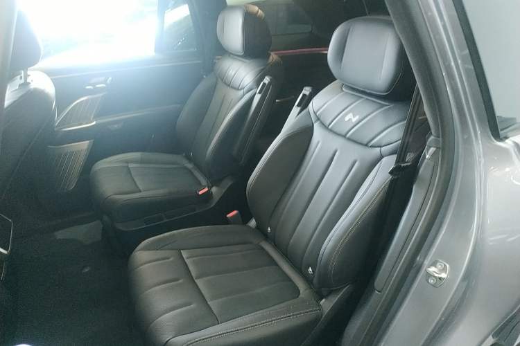 Used ONVO Luxeed L90 2025 Model—Ultra Six-Seater Version