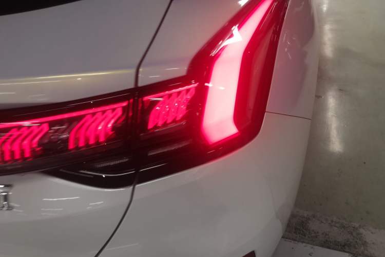 Used Zeekr 001 2022 Ultra-Long Range Single-Motor WE Version Right Rear Taillight