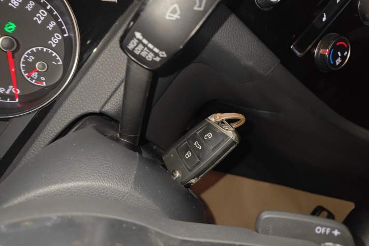 Used Volkswagen Golf 2017 280TSI Automatic R-Line Million-Vehicle Commemorative Edition