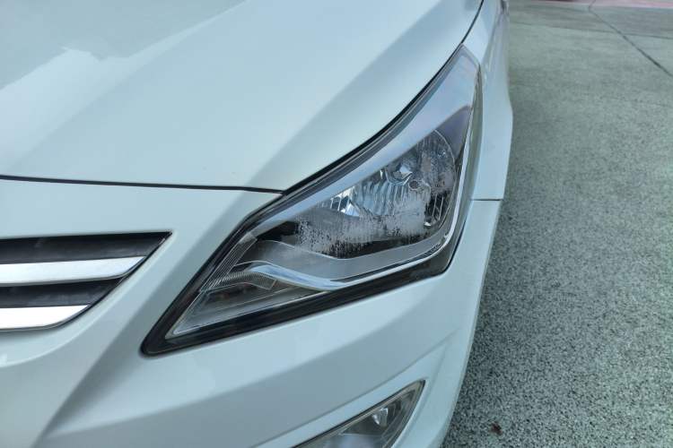 Used Hyundai Verna (older generation) 2014 1.4L Automatic Smart GLS Left Front Headlight