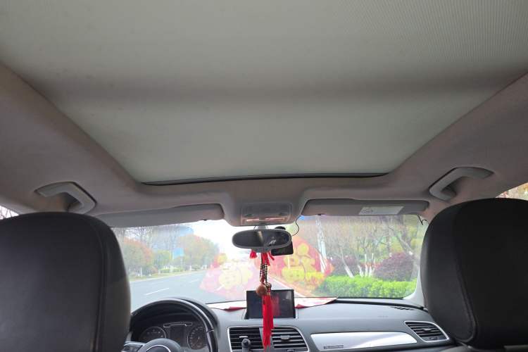 Used Audi Q3 2015 35 TFSI quattro Comfort model Headliner