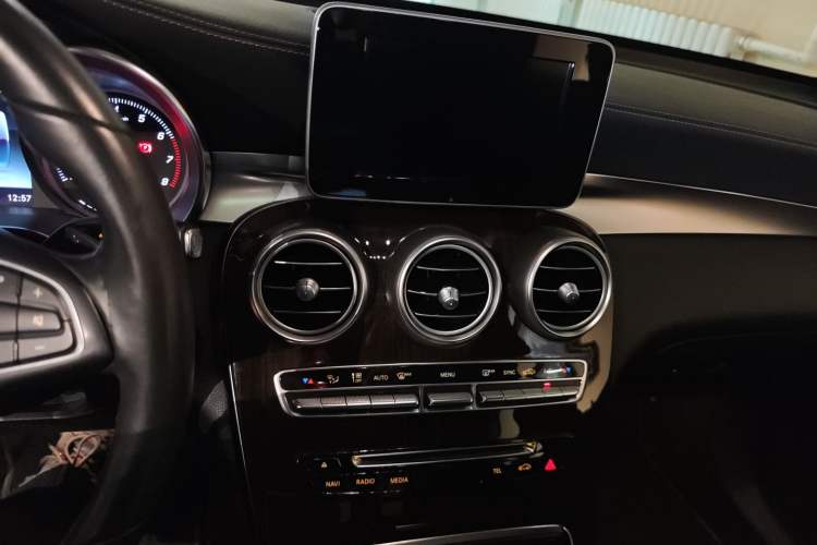 Used Mercedes-Benz GLC 2017 GLC 260 4MATIC Luxury Model