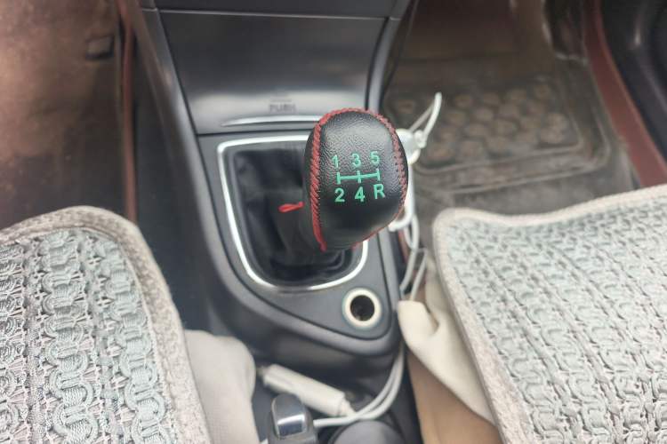 Used Dongfeng Aeolus S30 2013 1.6L Manual Dual-Fuel CNG Model