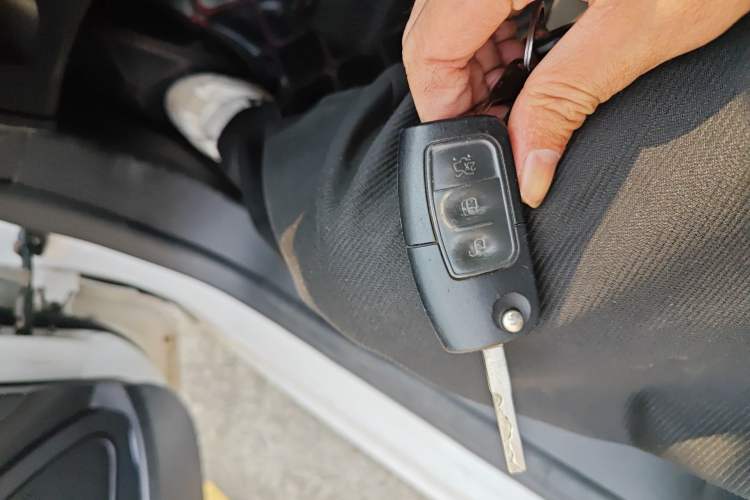 Used Ford Fiesta 2013 Hatchback 1.5L Automatic Fashion Edition Vehicle Key