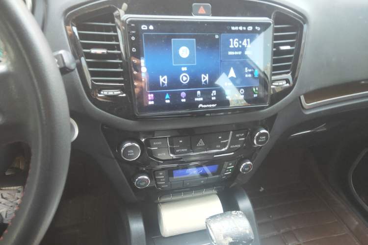 Used Geely Auto GX7 2015 Sports Edition 2.0L Automatic Luxury Model Audio And AC Panel