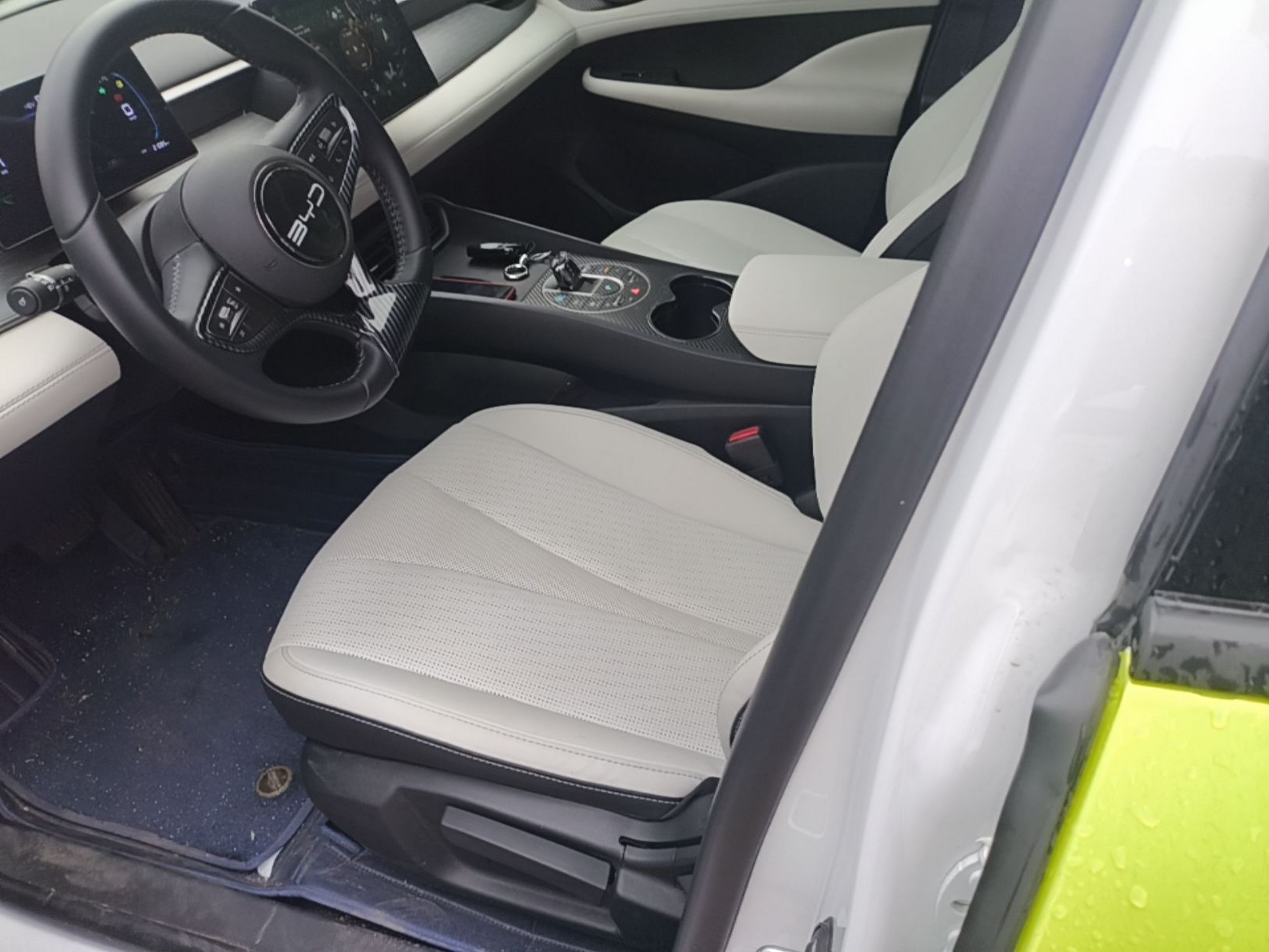 Vordere Reihe im Auto