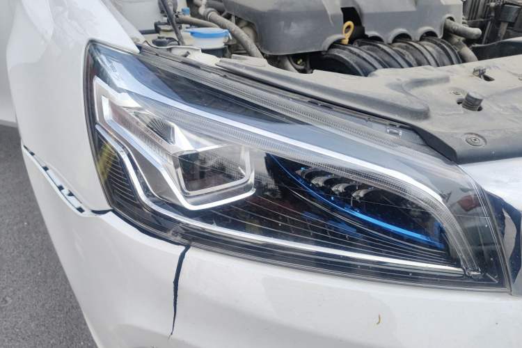 Used Geely Auto Emgrand 2019 Leading Edition 1.5L CVT Upward-Connected Model China VI Standard Right Front Headlight