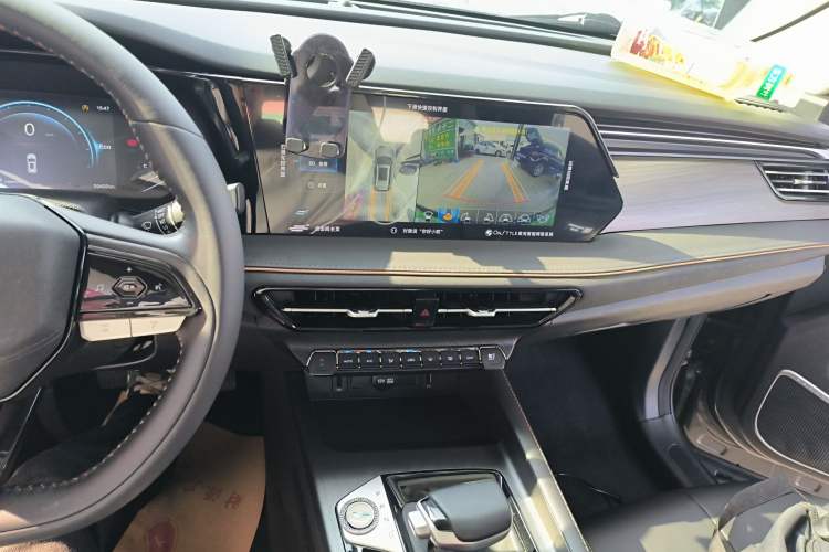 Used CHANGAN OSHAN X7 PLUS 2023 Enjoy Edition 1.5T Automatic Prestige 7-Seater Audio And AC Panel