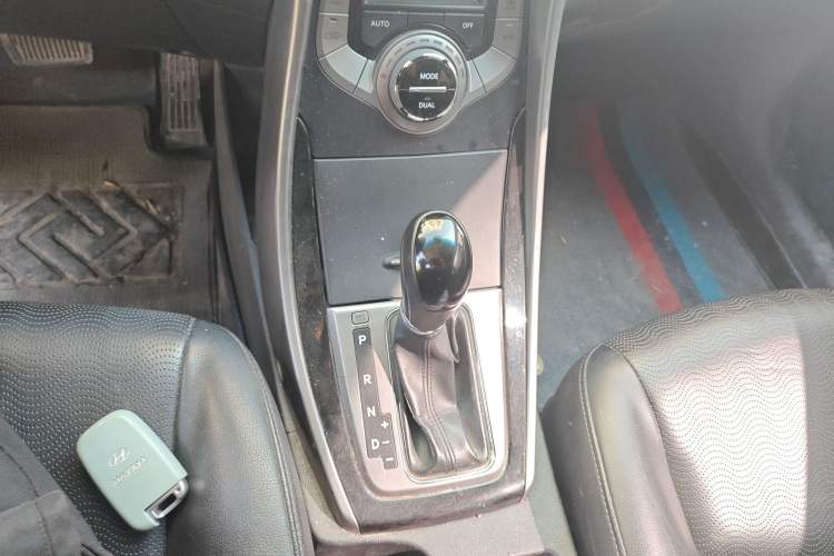 Used Hyundai Elantra (5th Generation / Langdong) 2013 1.6L Automatic Luxury Model Gear Lever