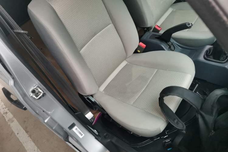 Used Jinbei Hiace X30 2023 1.5L Super-Comfortable Passenger Van 5/6/7-Seater Non-Air-Conditioned Version Model SWC15M