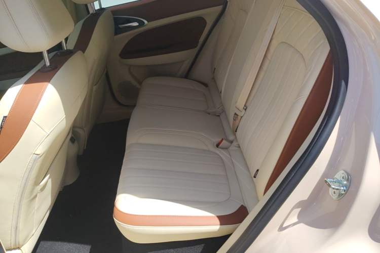 Used ORA Good Cat 2022 Morandi Edition 400km Standard Range Premium Version Lithium-Ion Battery Left Rear Seat