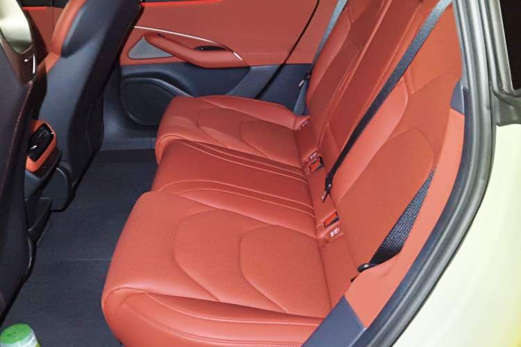 Used Xiaomi Auto SU7 2024 Four-Wheel Drive Ultra-Long Range Advanced Intelligent Driving Max Edition