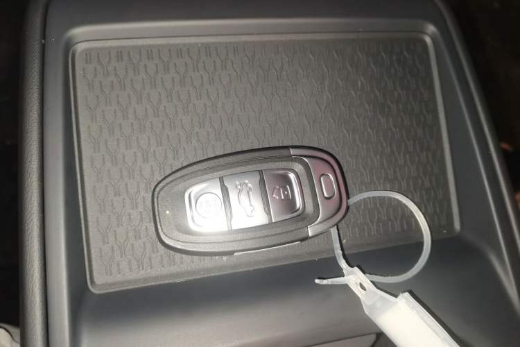 Used Hongqi E-QM5 2025 500km Range Commuter Version
