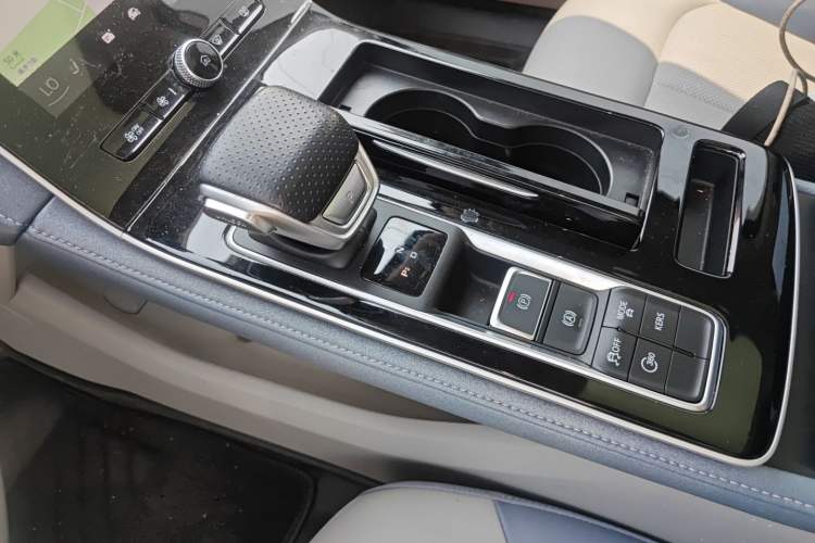 Used Rising ER6 2020 620 km Smart Edition
