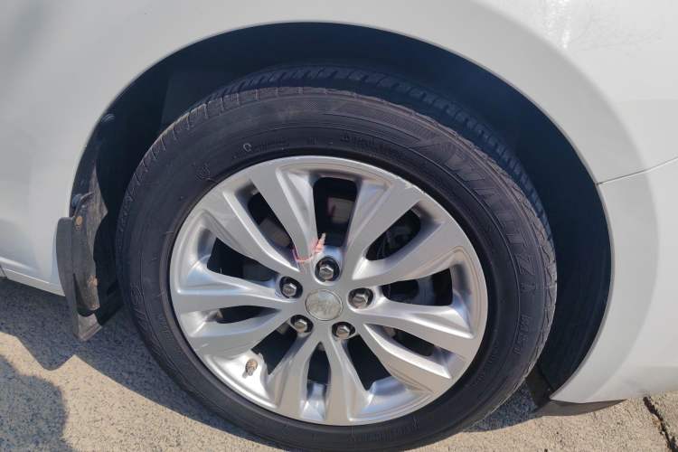 Used Buick GT 2021 Revised Version Flagship 1.5L Automatic Elite Edition Right Front Wheel Hub