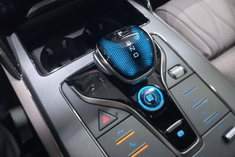 Used BYD Tang New Energy 2024 DM-i Glory Edition 112KM Flagship Model Gear Lever