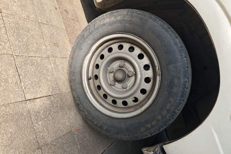 Used King Long Golden Way 2015 2.0L Value-Packed Practical Version 4G21B