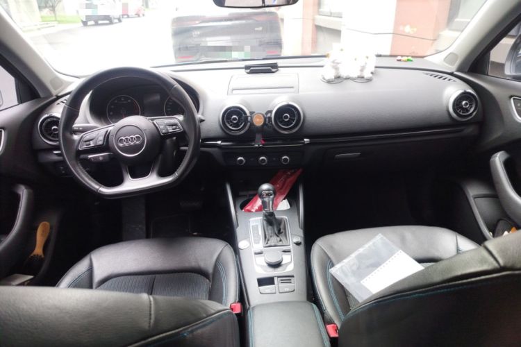 Used Audi A3 2020 Sportback 35 TFSI Fashion Edition China VI Emission Standard Center Console