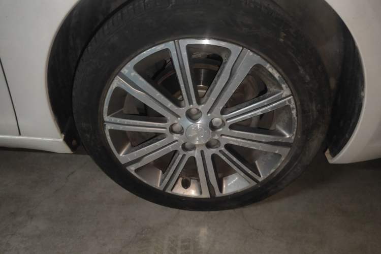 Used Peugeot 408 2015 1.2T Automatic Luxury Edition Right Front Wheel Hub