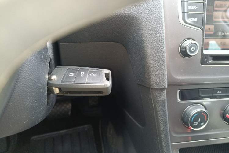 Used Volkswagen Golf 2016 1.6L Automatic Fashion Model