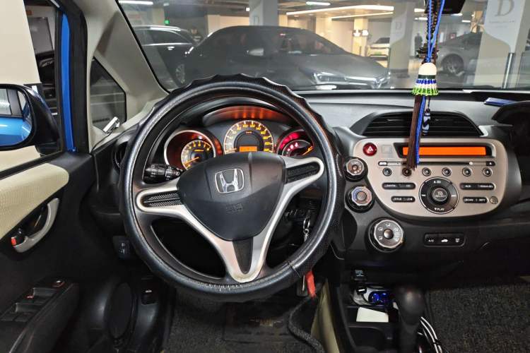 Used Honda Fit 2011 1.5L Automatic Luxury Edition Steering Wheel
