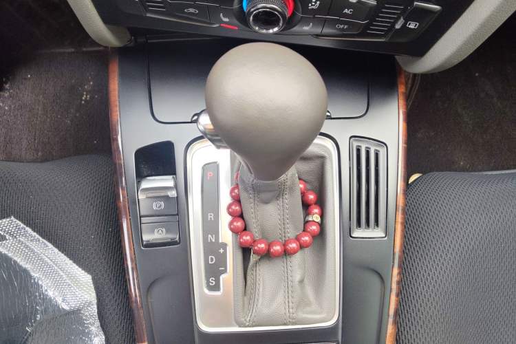 Used Audi A4L 2012 2.0 TFSI automatic Comfort trim level