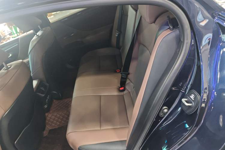 Used Lexus ES 2021 300h Deluxe Edition