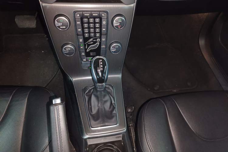 Used Volvo V40 2015 1.6T Zhiya Edition
