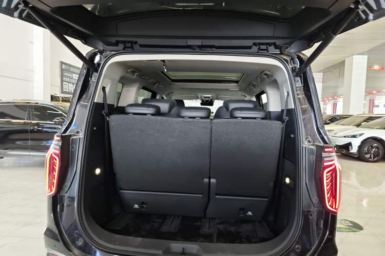 Used Hongqi HQ9 PHEV 2024 2.0T Four-Wheel Drive Luxury Edition Trunk