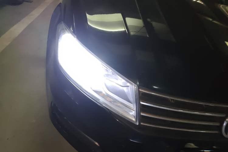 Used Volkswagen Santana 2018 1.5L Automatic Comfort Edition Right Front Headlight