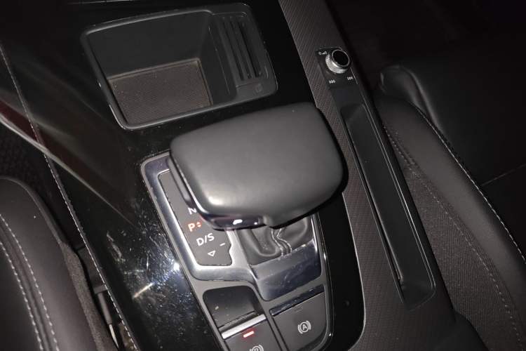 Used Audi Q5L 2022 40T Luxury Dynamic Model Gear Lever