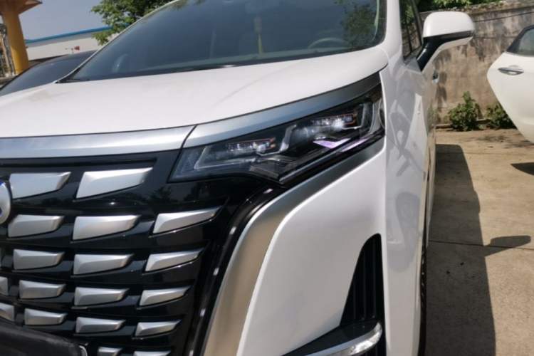 Used Denza D9 2022 DM-i 970 Four-Wheel Drive Flagship Model
