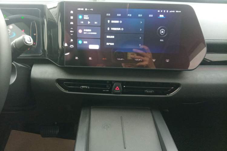 Used Haval Fierce Dragon 2023 1.5L 110KM Navigation Edition Audio And AC Panel