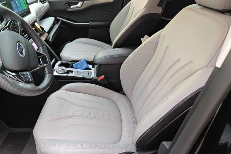 Used Ford Escape 2020 EcoBoost 245 Two-Wheel-Drive Titanium Edition
