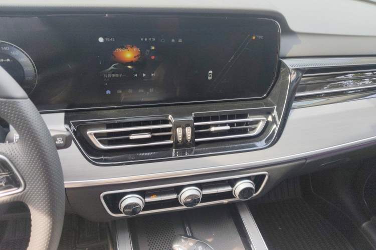 Used Hongqi HS5 2026 Model 2.0T Four-Wheel Drive Qi Xiang Pro Edition Audio And AC Panel