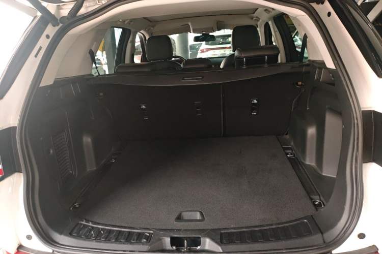 Used Land Rover Discovery Sport 2016 2.0T SE Trunk