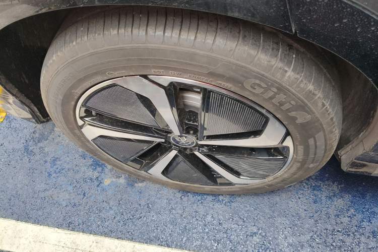 Used BYD Song L EV 2025 Intelligent Driving Version 662 km LiDAR Excellence Edition
