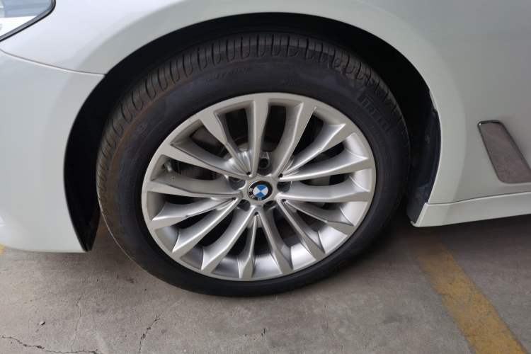 Used BMW 5 Series 2019 Facelifted 530Li Leading Edition Luxury Package
