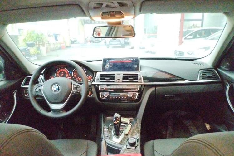 Used BMW 3 Series 2016 316i Fashion Model Center Console