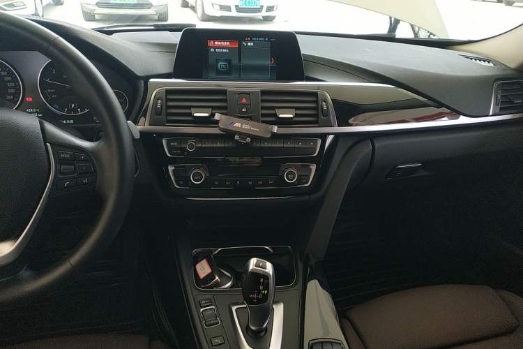 Used BMW 3 Series 2018 320Li Fashion Model
