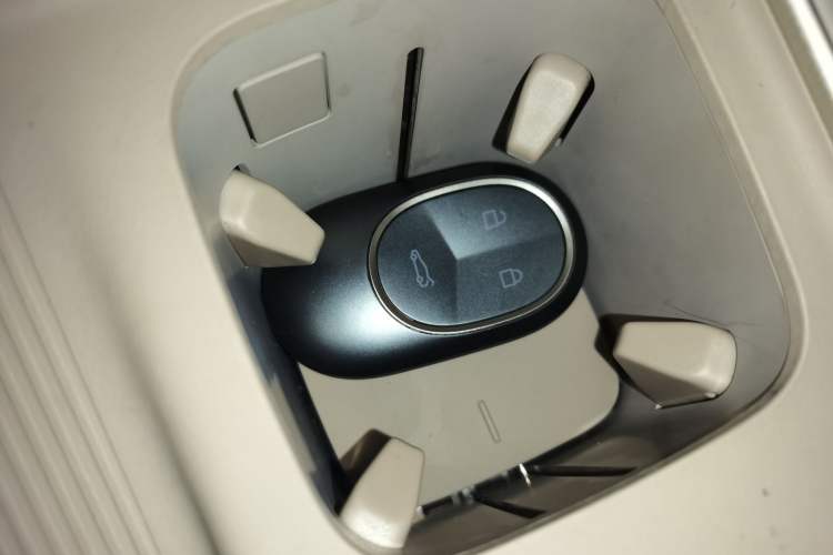 Used Nio ES8 2024 75 kWh Executive Edition
