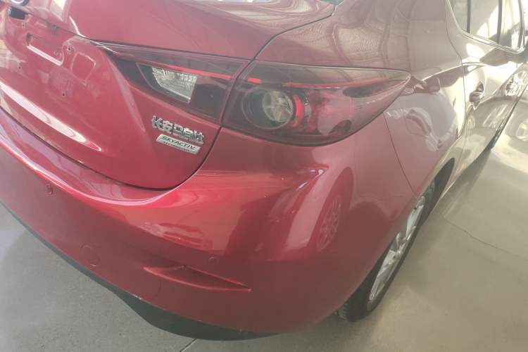 Used Mazda Mazda 3 Axela 2016 Sedan 1.5L Automatic Comfort Model
