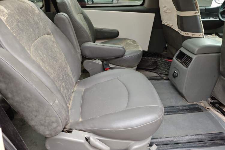 Used FORTHING Lingzhi 2011 QA 2.4L Short-Wheelbase Comfort Edition Left Rear Seat