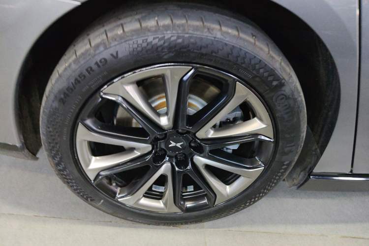 Used XPeng P7 2022 670N+ Right Rear Wheel Hub