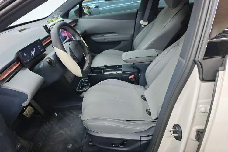 Used Lynk & Co Z20 2026 Model 430km Rear-Wheel Drive Pro
