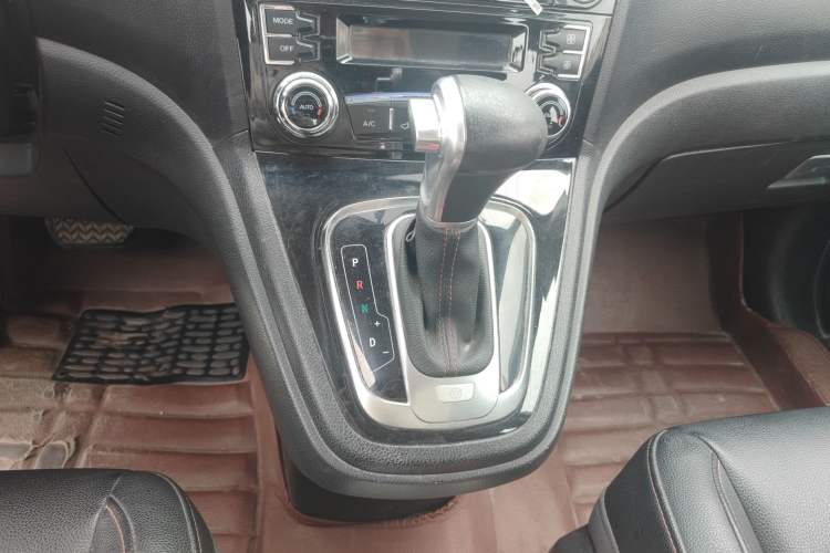 Used Haval H6 2016 Upgraded Model 1.5T Automatic Two-Wheel Drive Elite Version Gear Lever